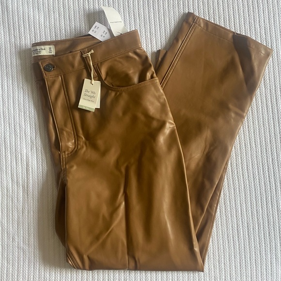 Abercrombie & Fitch Vegan Leather 90s Straight Pant SHORT - Picture 3 of 3